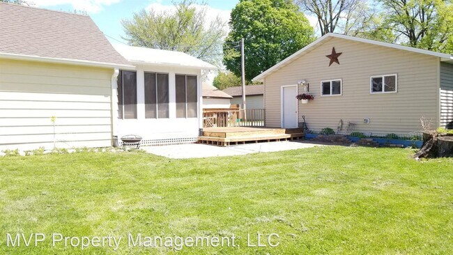 Building Photo - 3 br, 1.5 bath House - 221 Mill St. N