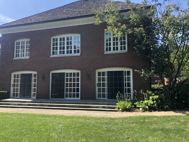 Foto del edificio - 545 N Mayflower Rd