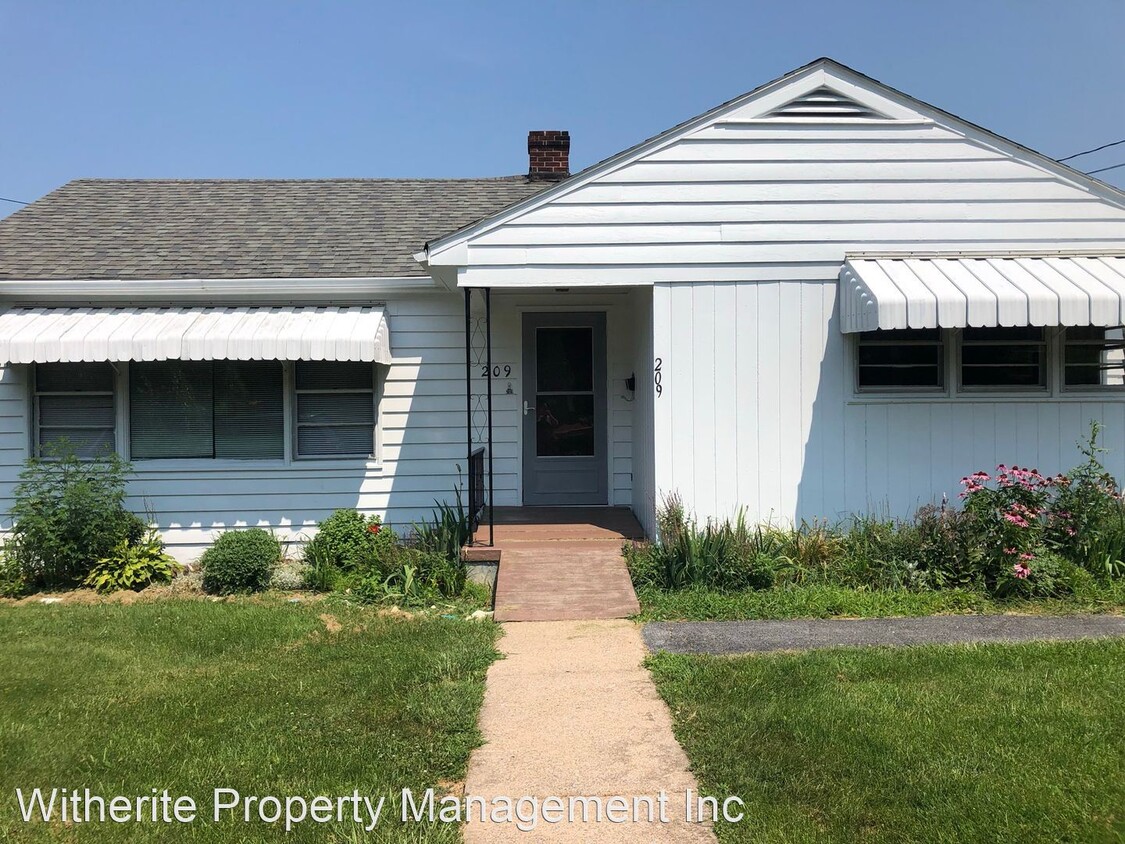 Primary Photo - 3 br, 1 bath House - 209 Burnside Street