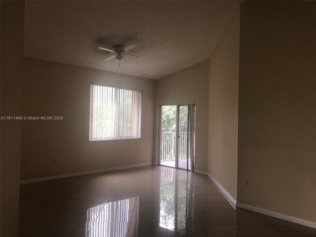 Foto del edificio - 6992 SW 39th St