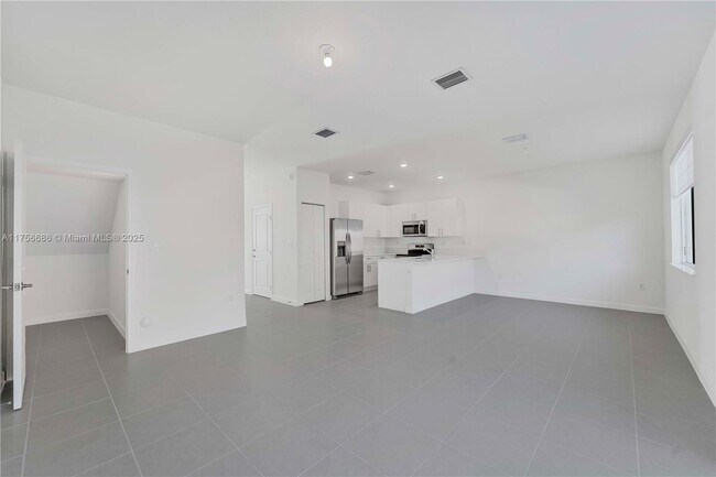 Foto del edificio - 701 SE 13th Street Cir