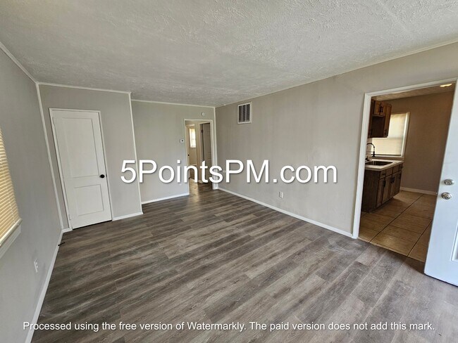 Foto del edificio - 4332 E 143rd St