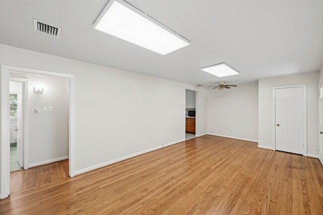 Foto del edificio - 5109 Nina Lee Ln