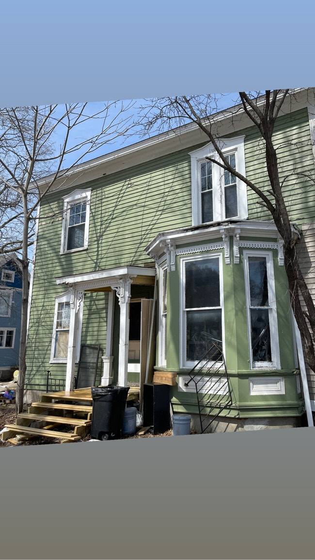 Building Photo - 322 S Elm Ave
