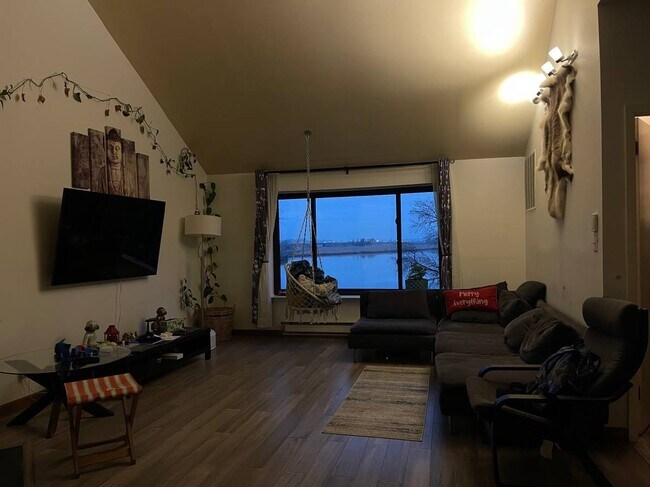 Building Photo - 305 Sea Isle