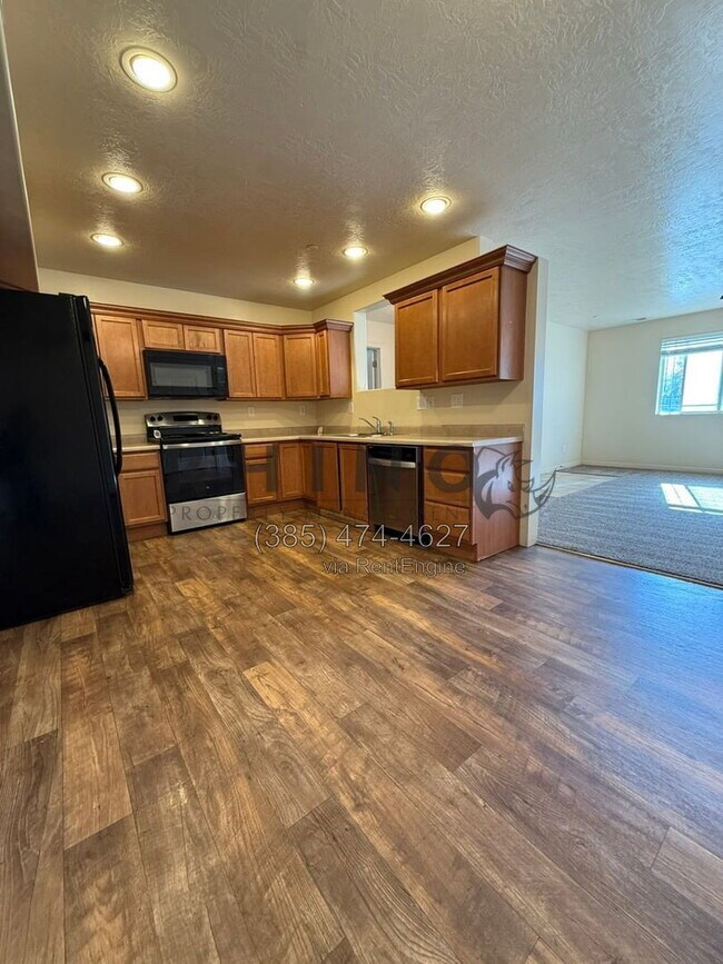 Building Photo - 6941 Village River Ln