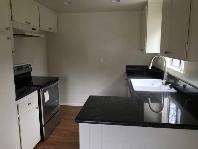 Granite Countertop - 2016 Ruhland Ave