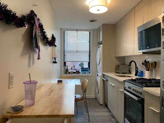 Building Photo - 126 Salem St