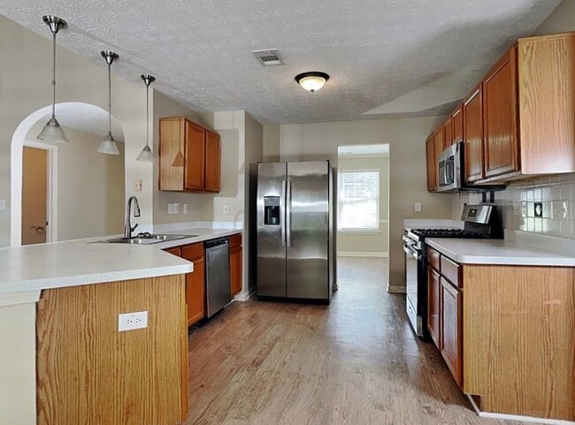 Building Photo - 320 Birchmere Close SW