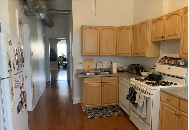Building Photo - 723 W Wrightwood Ave
