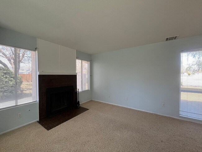 Foto del edificio - Charming Corner Unit in Stallion Springs