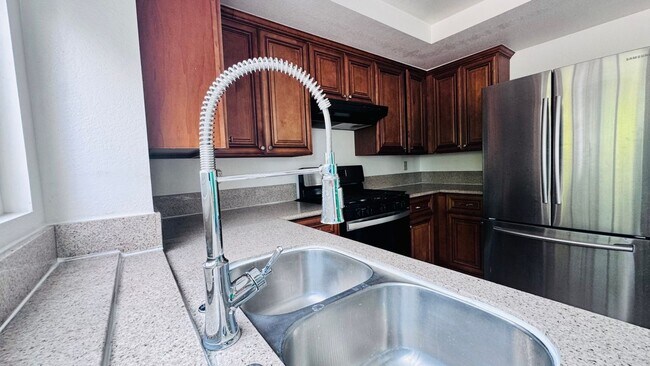 Foto del edificio - Bright. Modern. Walkable. – 4BR/3BA Home N...