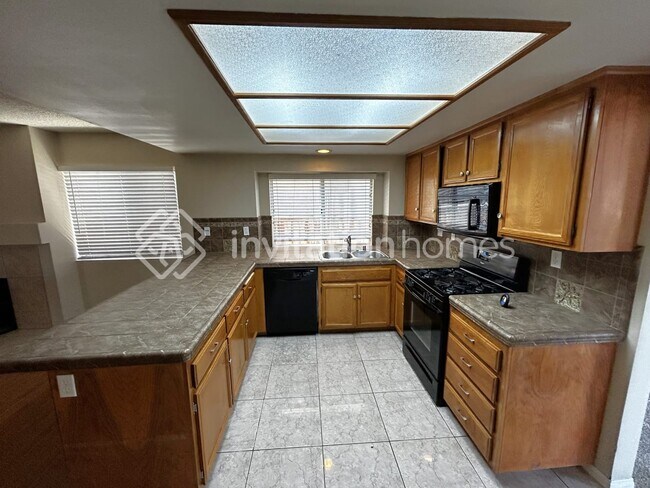 Building Photo - 13035 Reindeer Ct