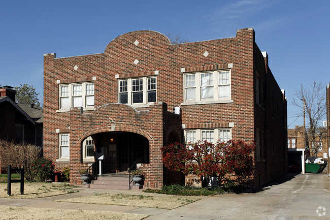 Building Photo - Mesta Park 8 Plex