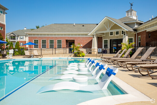 Pool - Olde Towne at Mt. Victor Apartments