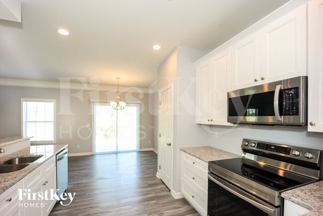 Building Photo - 121 Fairview Dr