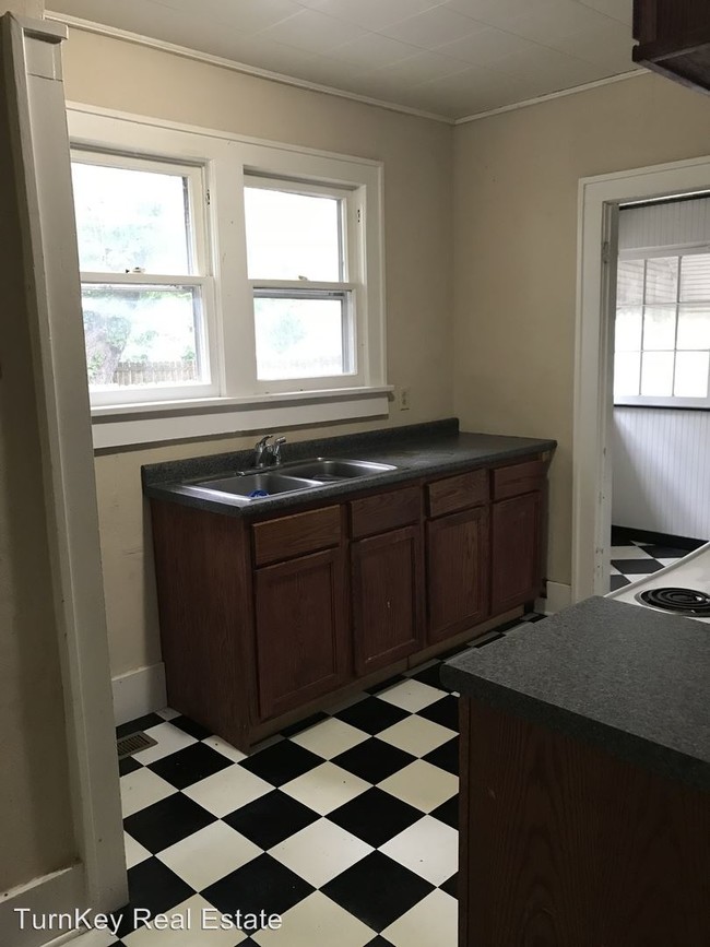 Foto del edificio - 2 br, 1 bath House - 620 S Weller