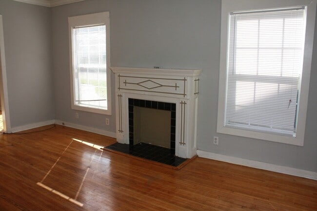Building Photo - Half off the first Full Months rent! Secti...