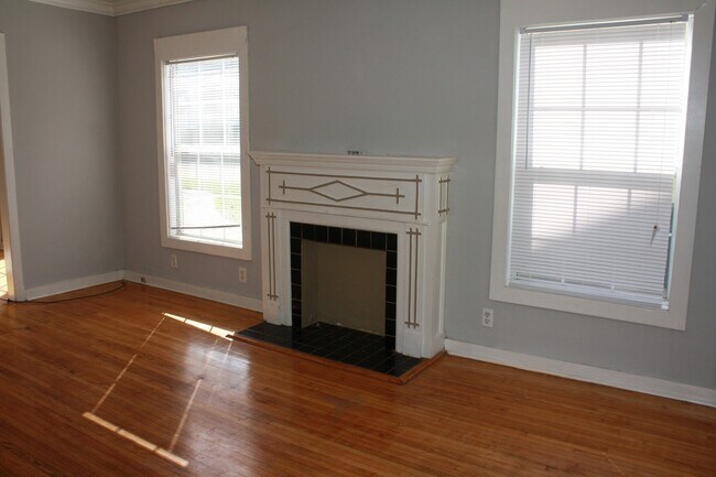 Foto del edificio - Half off the first Full Months rent! Secti...