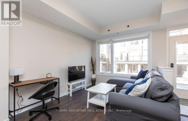 Building Photo - 609 Makwa Private