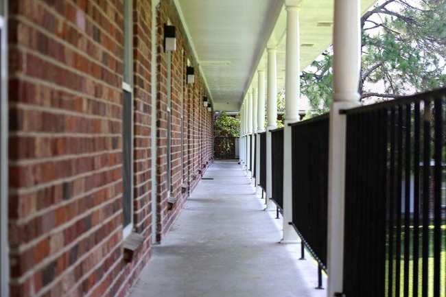 Building Photo - Pine Square Apartments