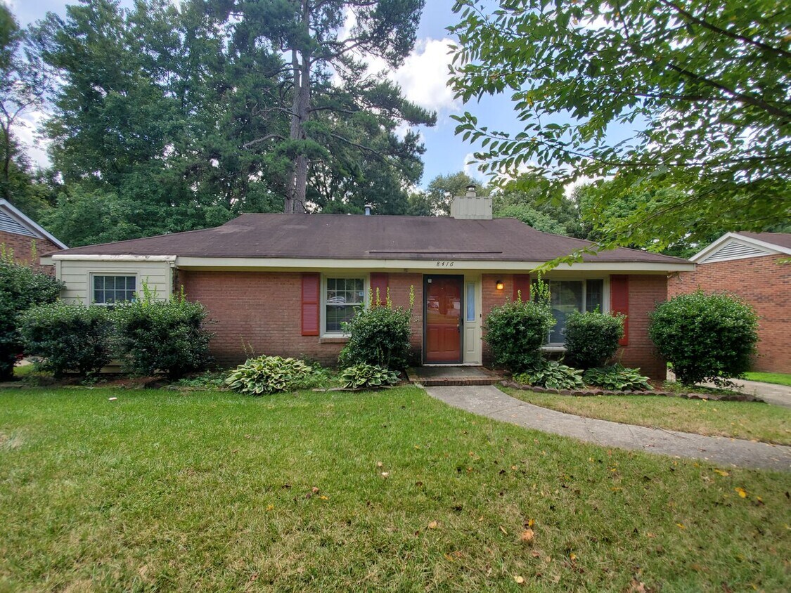 Foto principal - 3 Bedroom Home off WT Harris - in convenie...