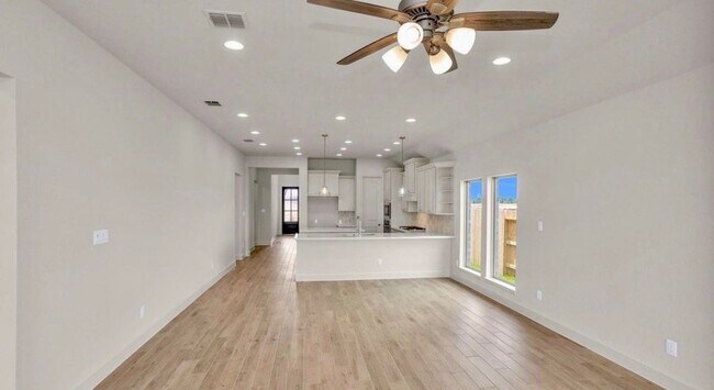 Foto del edificio - 1638 Lorenzo Ln
