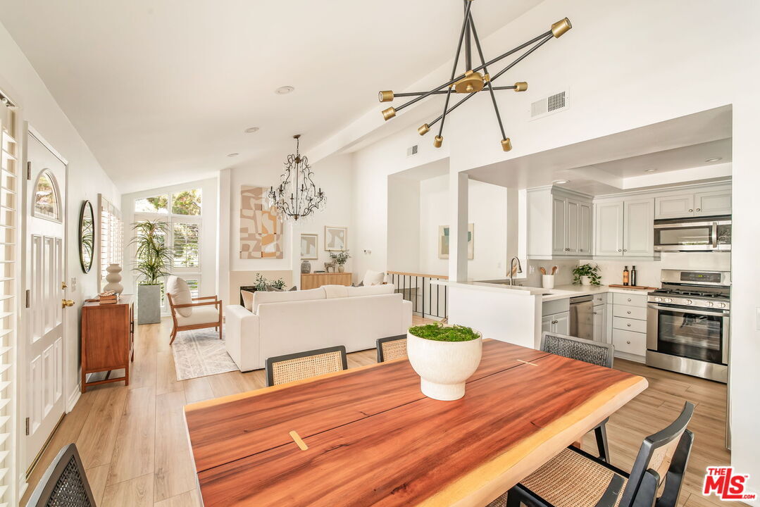 Foto principal - 17140 Palisades Cir