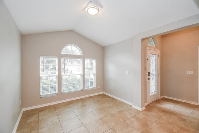 Foto del edificio - 15809 Canoe Creek Dr