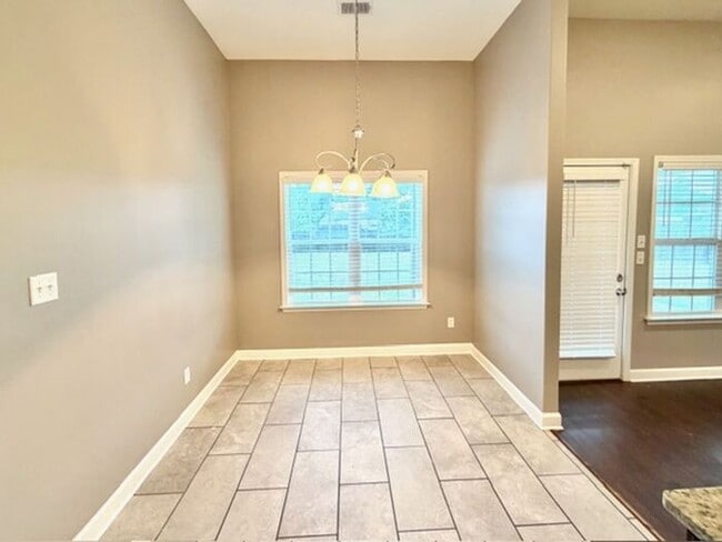 Building Photo - Now Leasing a 4 bedroom 3 bath home in Olive Branch