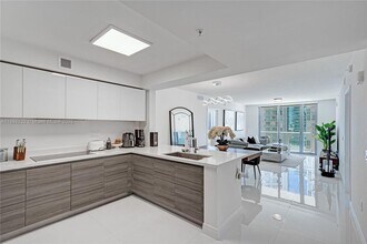 Building Photo - 300 Sunny Isles Blvd