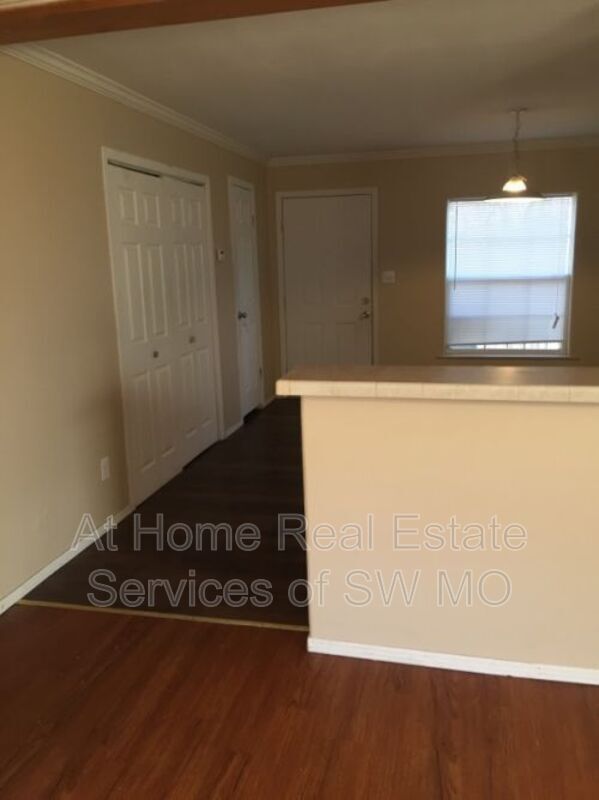 Foto del edificio - 503 W Warren Ave