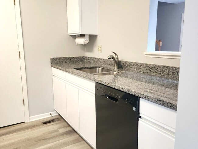 Foto del edificio - 252 Kensington Ct