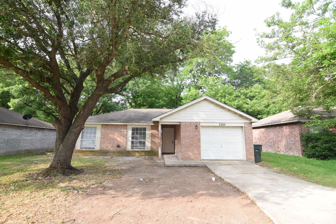 Primary Photo - 2205 Hancock Dr