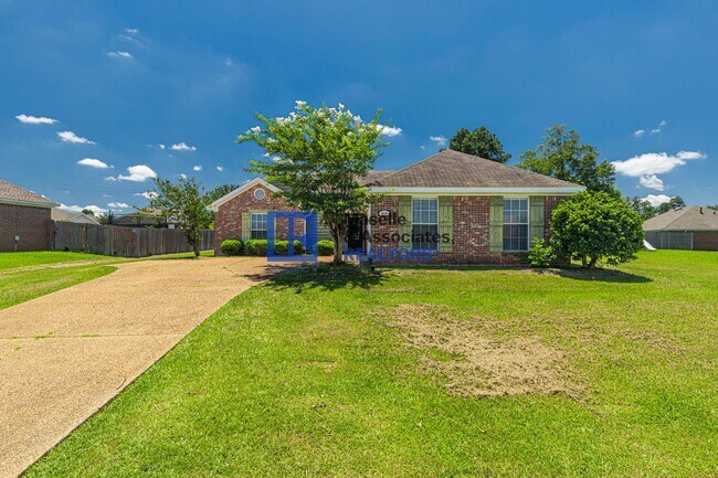 Building Photo - 3 Bed/2 Bath Home in Pearl