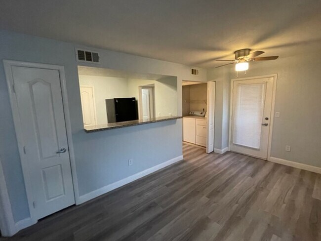Building Photo - AWESOME 2 BEDROOM UPGRADED CONDO NEAR STRIP W/ RV PARKING!!!