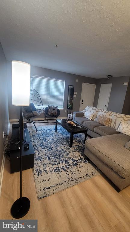 Foto del edificio - 6813 Forbes Blvd