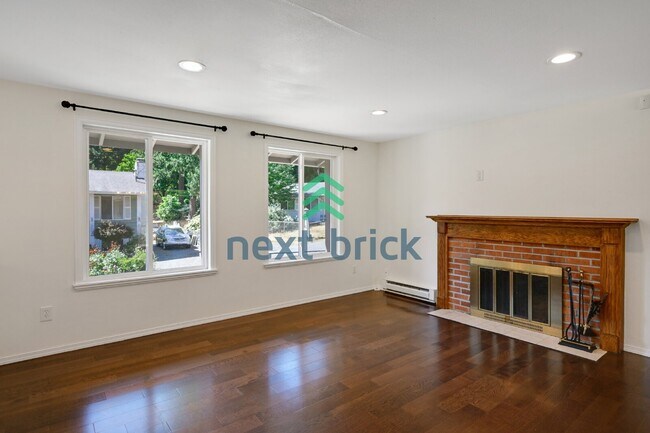 Building Photo - "Spacious 4-Bedroom Haven with 2.5 Baths in Everett – 2,424 Sq Ft of Comfort!"