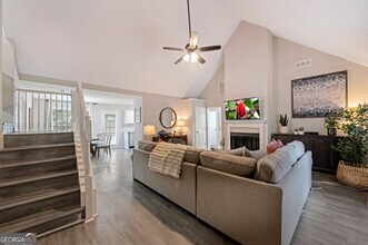 Building Photo - 6839 Sandy Creek Dr