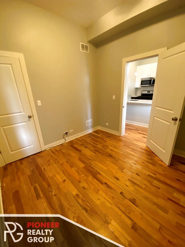Foto del edificio - 753 W Buckingham Pl