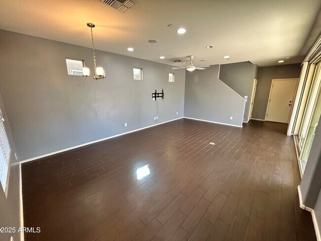 Foto del edificio - 9123 W Meadow Dr