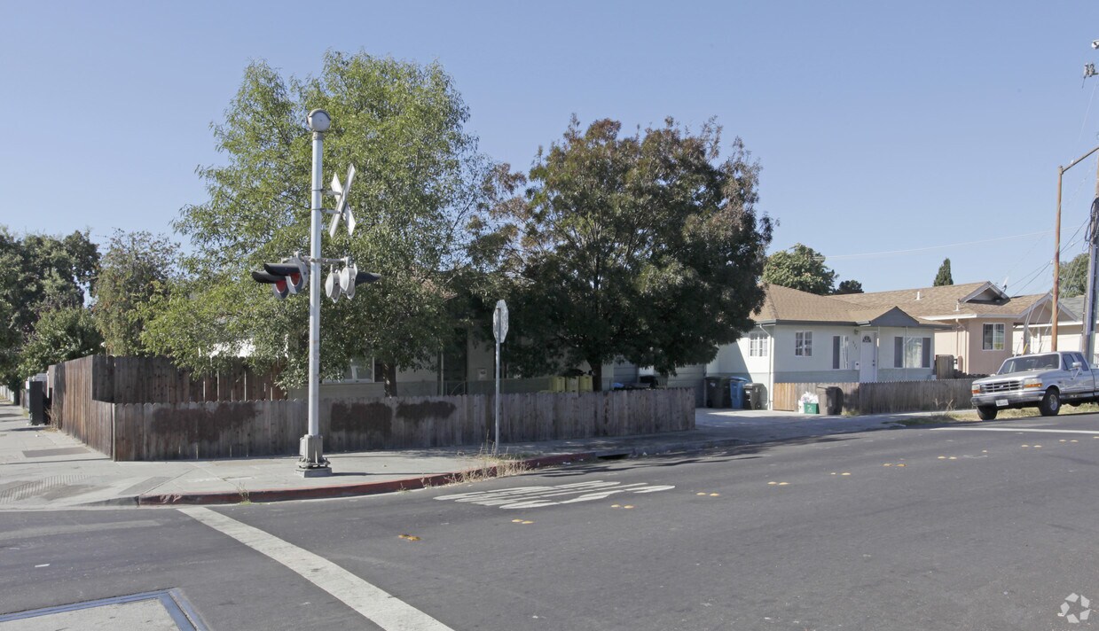 Primary Photo - 624-626 Stambaugh St