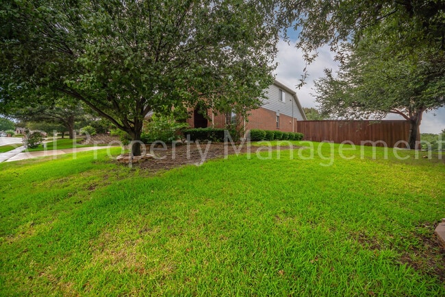 Building Photo - 2428 Kingsley Dr