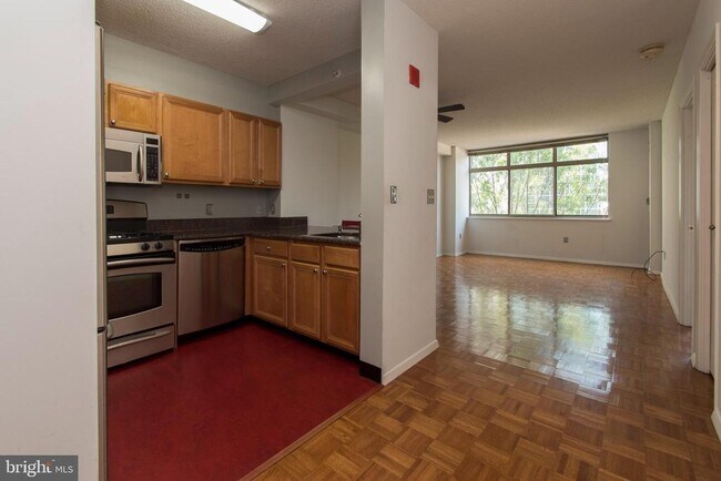Foto del edificio - 7111 Woodmont Ave