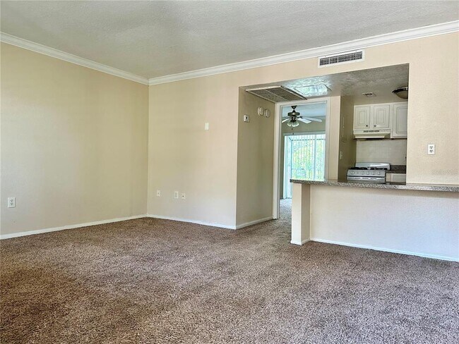 Foto del edificio - 121 Oyster Bay Cir