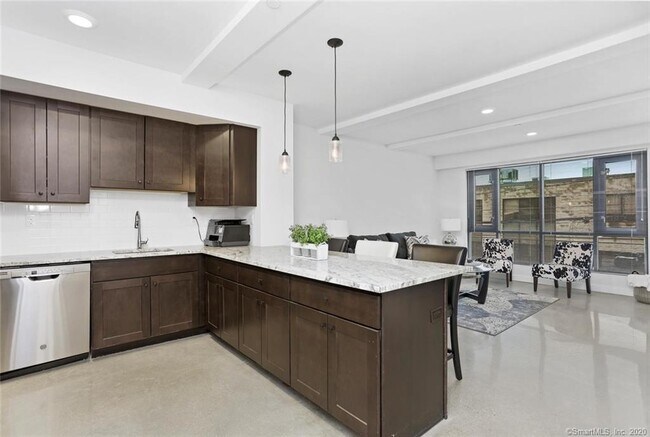 Building Photo - 504 Glenbrook Rd