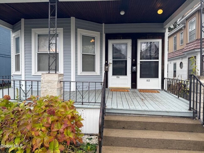 Building Photo - 822 Hampton Ave