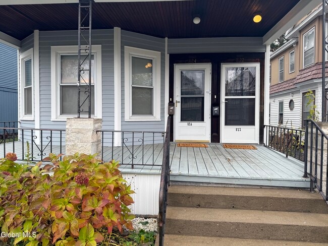 Foto del edificio - 822 Hampton Ave