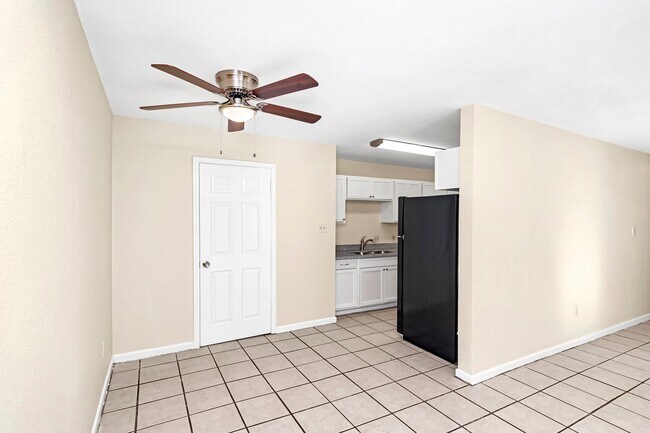 Foto del edificio - 2 Bedroom Condo of Jefferson Hwy