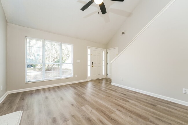 Foto del edificio - 6576 Browns Mill Ferry Dr